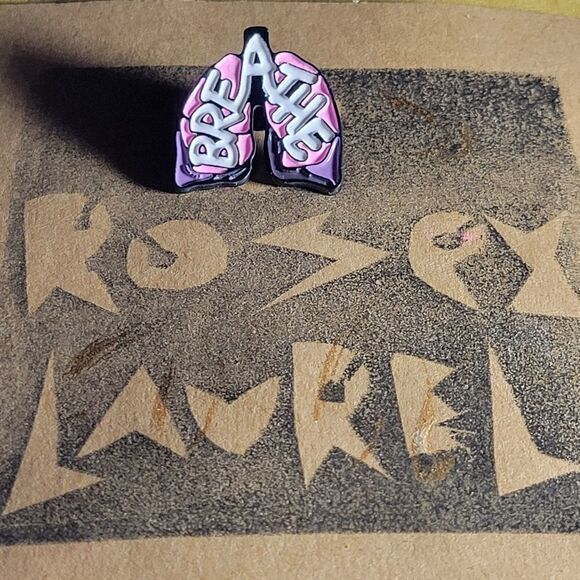 Dont forget to BREATHE Lungs Enamel Pin - Picture 6 of 9